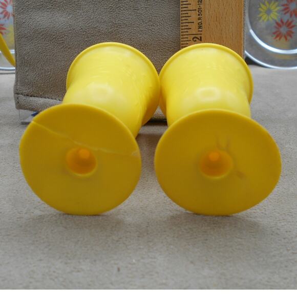 Vintage Aluminum Specialty Co./Chilton Yellow Coffee Pot, Tin Plates, & Cups - Picture 16 of 16